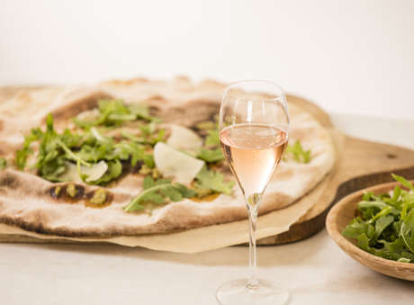 Blanc de Noirs paired with pizza